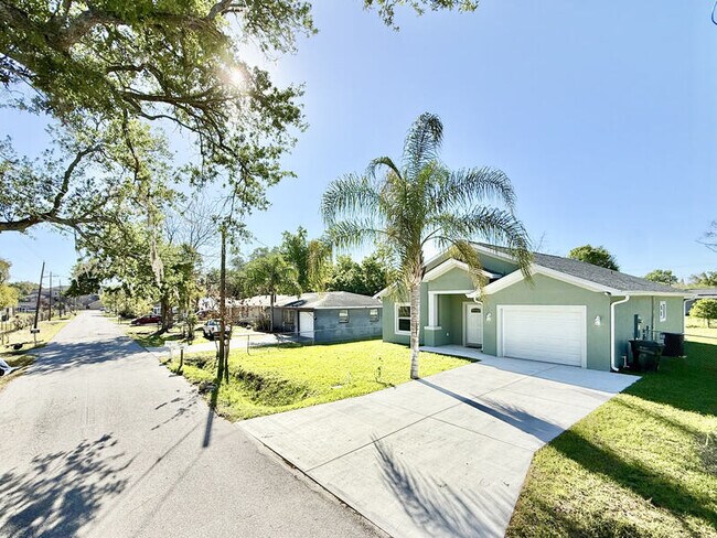 Building Photo - 242 Petteway Dr