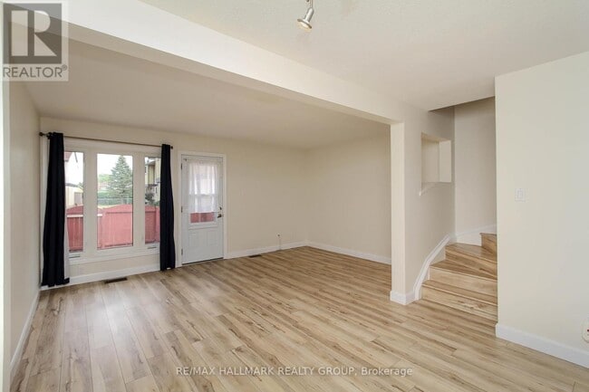 Building Photo - 1800 Stonehenge Crescent