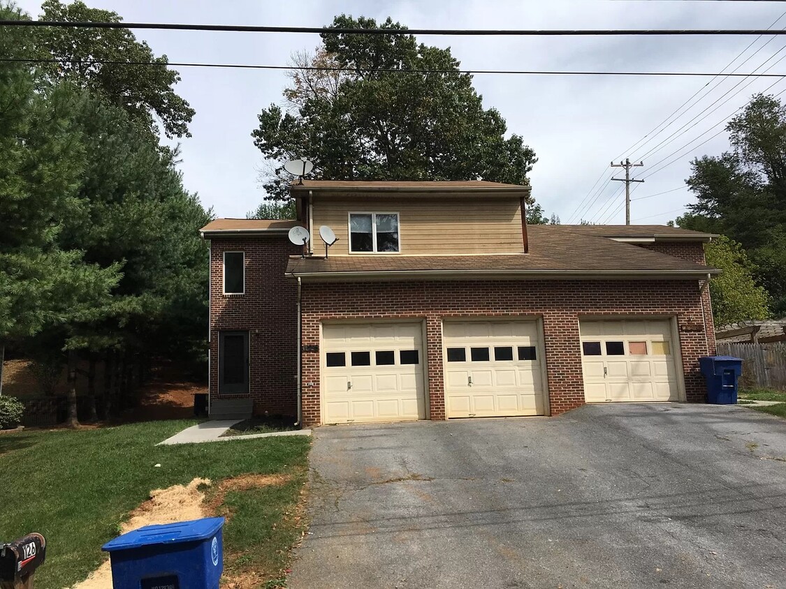 Primary Photo - 126 W Criser Rd
