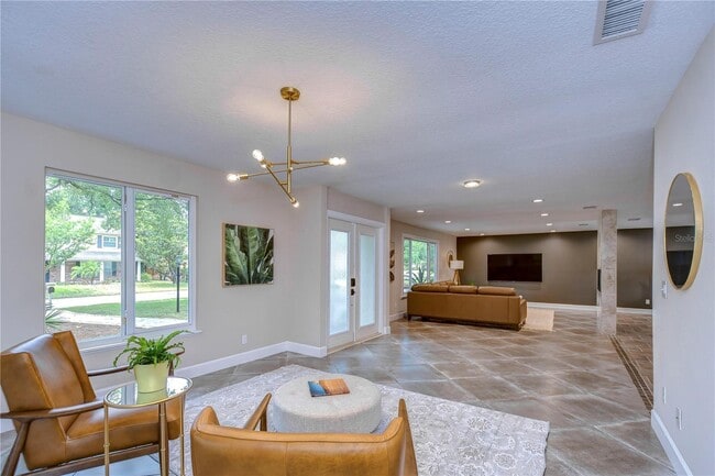 Building Photo - 10113 Lindelaan Dr