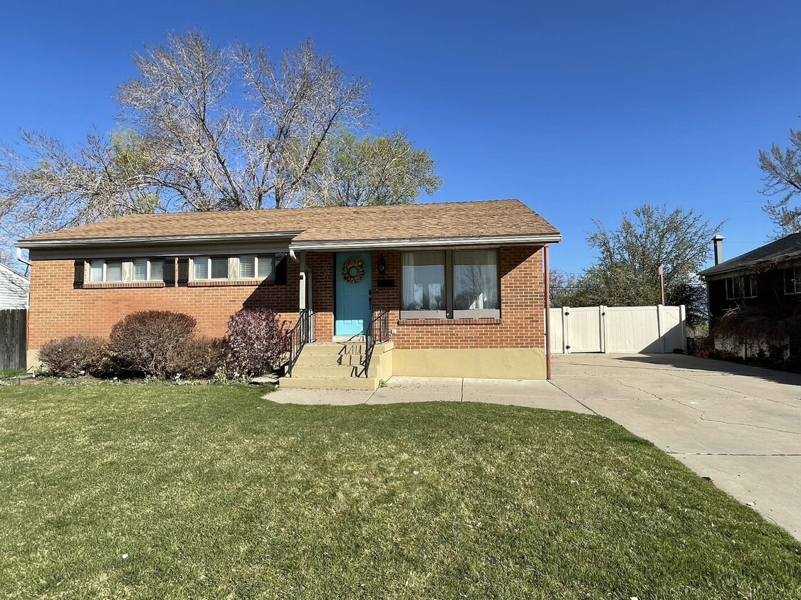 Primary Photo - Modern 3 Bedroom Home in Ogden | Furnished...