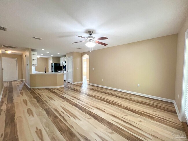 Building Photo - 202 Creekview Dr
