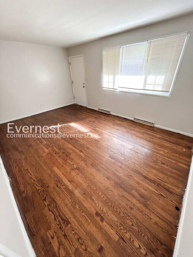Building Photo - 1359 Cove Ln