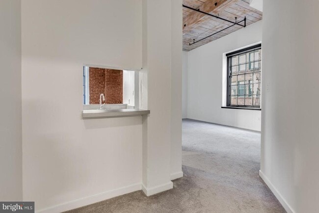 Building Photo - 303 Vine St