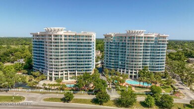 Building Photo - 2228 Beach Dr