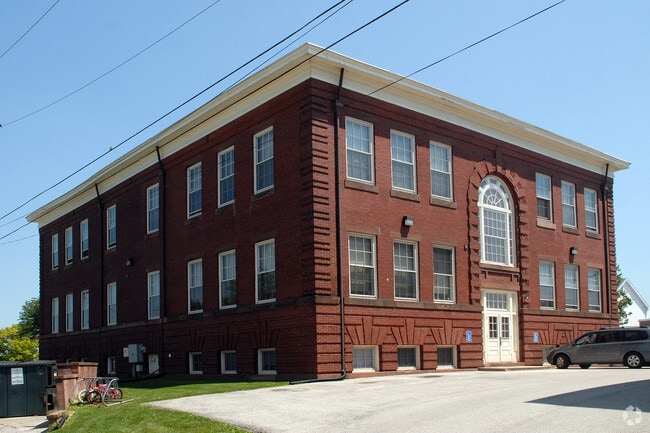 Building Photo - Shelly School Apartments