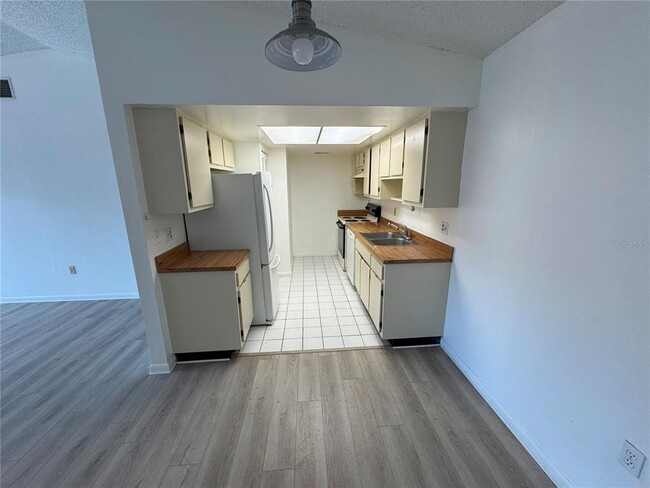 Foto del edificio - 5047 Vineland Rd