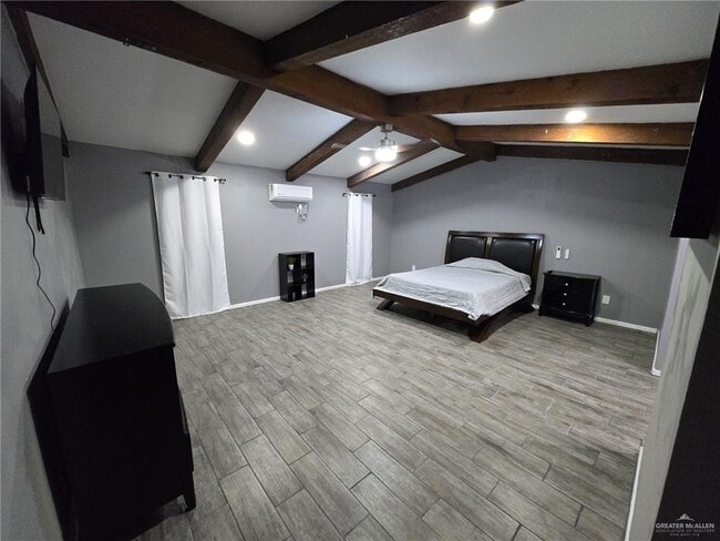 Building Photo - 12 E Tulipan Ave