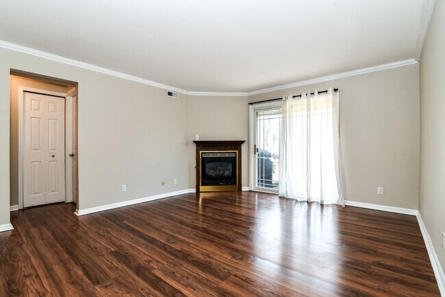 Building Photo - 1944 Tall Oaks Dr