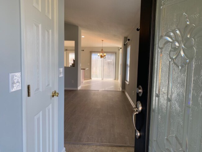 Foto del edificio - 677 Picasso Ave