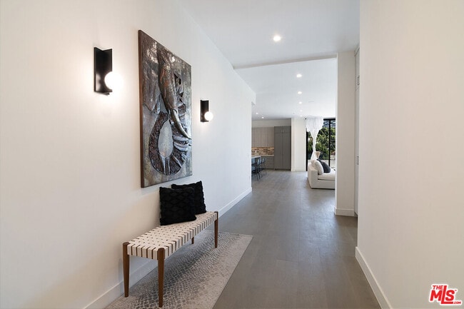 Foto del edificio - 10563 Ashton Ave