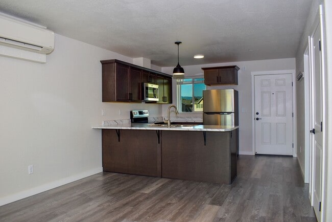 Building Photo - 1973 Sky Park Dr