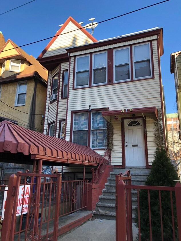 Primary Photo - 310 Academy St