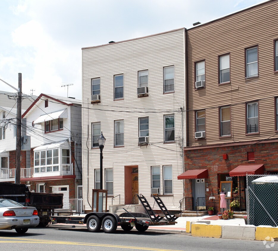 Building Photo - 3807 Park Ave
