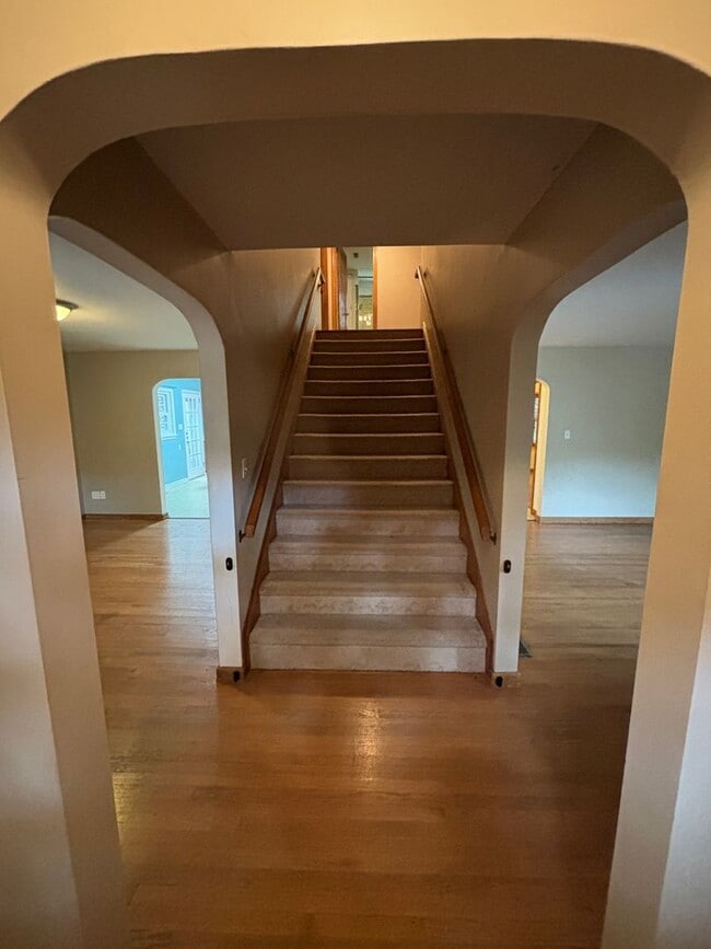 Photo - Timeless 3-Bedroom Cottage on Expansive Lo... House