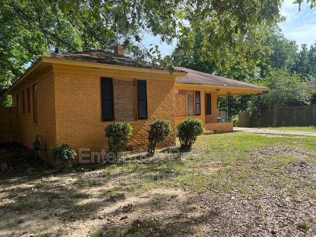 Photo - 1848 Woodburn Dr House