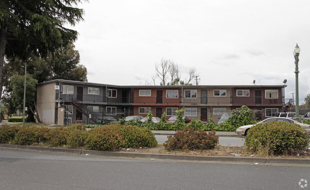 Primary Photo - 6689 Bancroft Ave