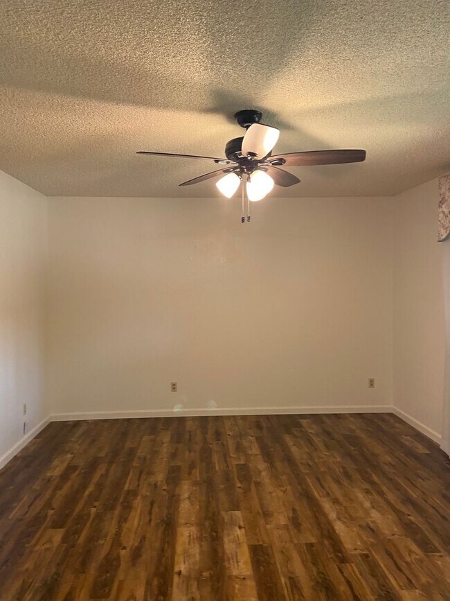 Building Photo - 1605 Jacquelyn Way