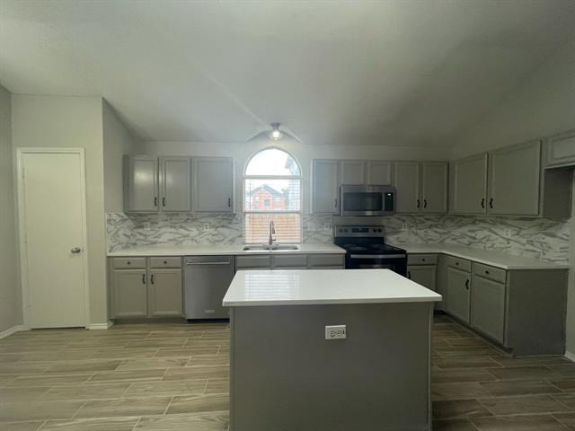 Foto del edificio - 7709 Amsterdam Ln