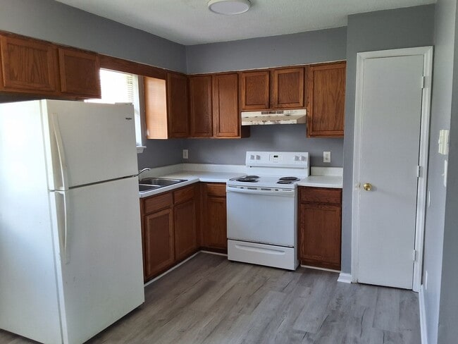 Building Photo - Beautiful 3 Bed, 1 Bath Convenient Locatio...