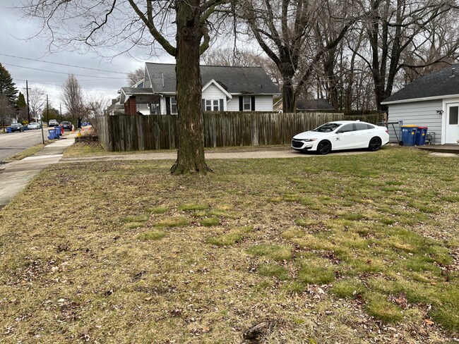 Foto del edificio - 2066 Sinclair Ave NE