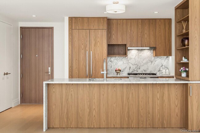 Foto del edificio - 30-55 Vernon Blvd