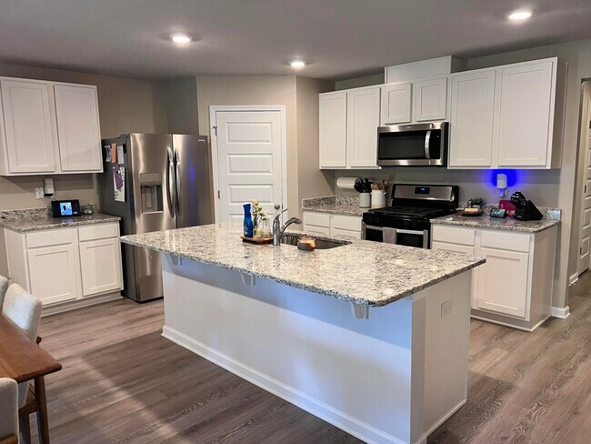Foto del edificio - 2815 Patriot Ridge Dr
