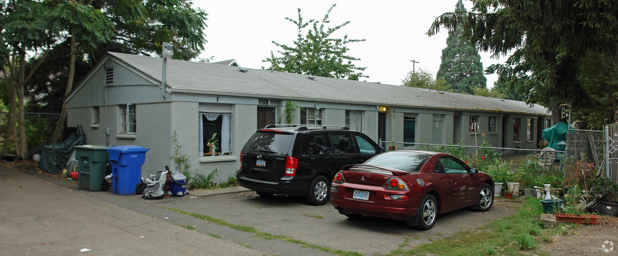 Primary Photo - Le Mar Apartments