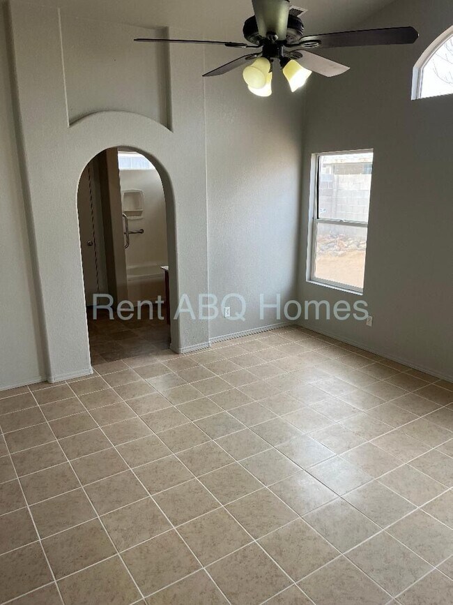 Foto del edificio - 3 Bed, 2 Bath Family Home in SW Albuquerque