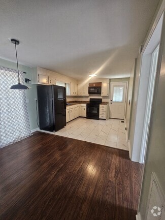 Building Photo - 259 Lakeview Dr