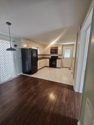 Building Photo - 259 Lakeview Dr