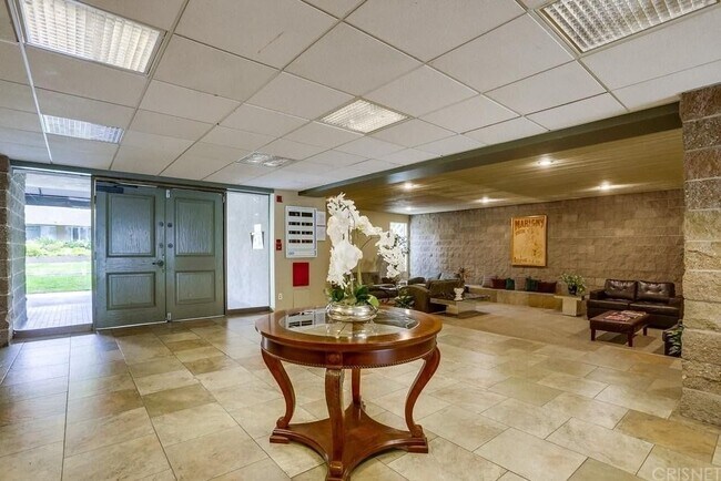 Lobby - 14144 Dickens St
