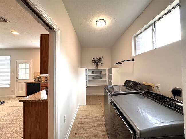 Foto del edificio - 23906 Kingmont Knoll Ct