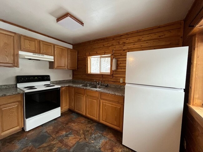 Building Photo - Pet friendly 2 bedroom cabin for rent in N...