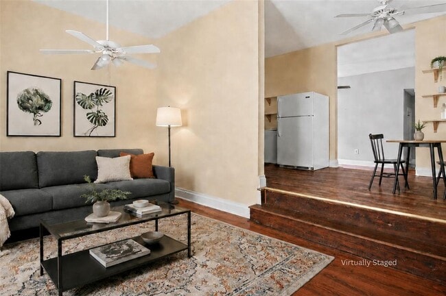 Building Photo - 212 W 43rd St