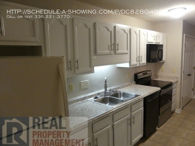 Foto del edificio - 5930 W Friendly Ave