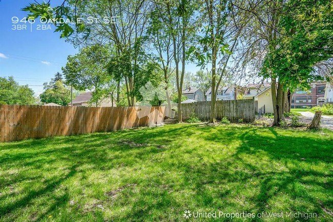 Building Photo - 946 Oakdale St SE