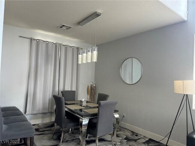 Foto del edificio - 8901 Kingswood Dr