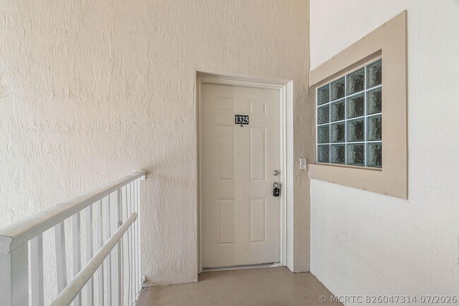 Foto del edificio - 1161 Golden Lakes Blvd