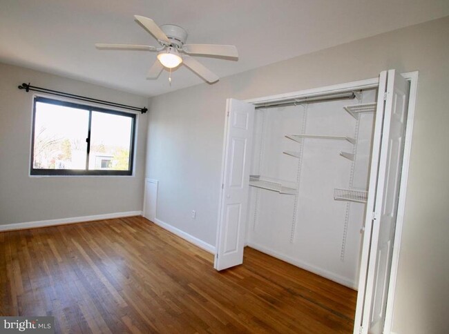 Foto del edificio - 2610 Tunlaw Rd NW