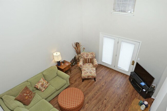 Building Photo - 228 Waller Ave