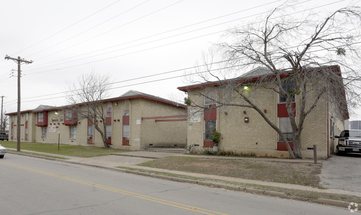 Primary Photo - Hickory Park Apartments