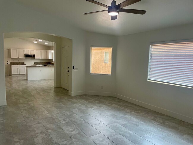 Building Photo - Fully Remodeled 3 bedroom Stallion Mountai...