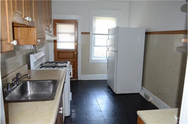 Building Photo - 1033 Elsinore Pl