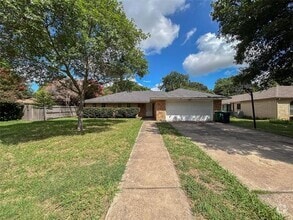 Building Photo - 1425 E Windsor Dr