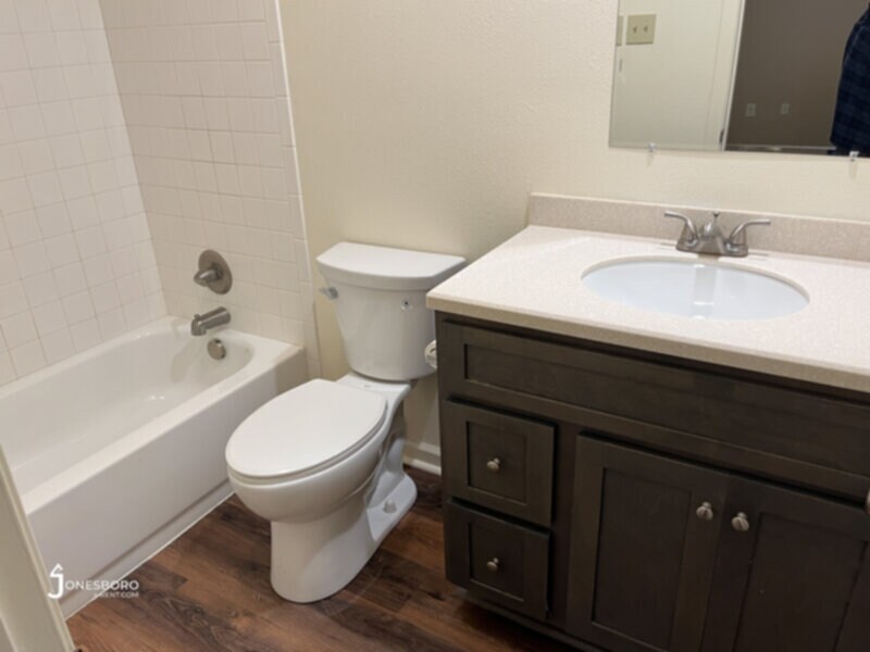 Foto del edificio - Pekin Apartments: Water, Sewer, &amp; Electric Included!