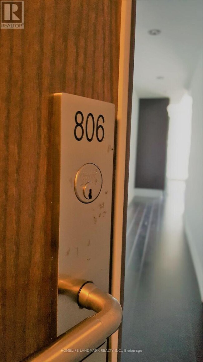 Photo du bâtiment - 386-386 Yonge St