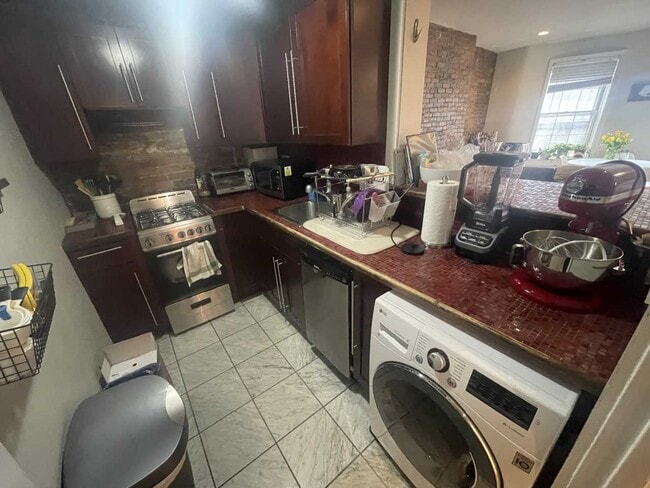 Building Photo - 83 Waltham St