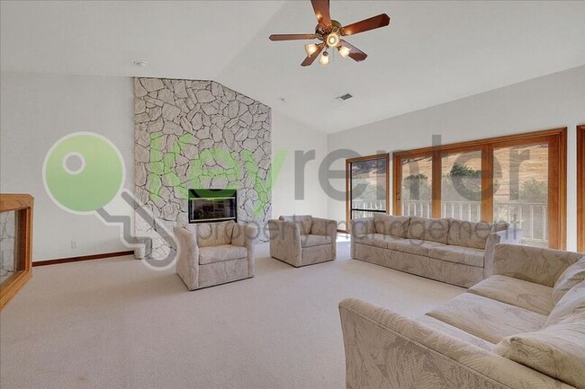 Building Photo - 3556 Mesa Verdes Dr
