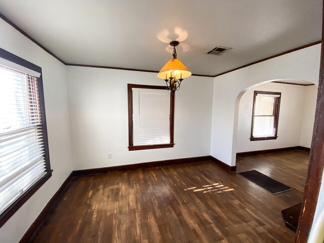 Building Photo - 1631 W Cherokee Ave